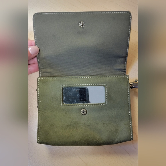 NWT Nine West wristlett amazing quality. - Picture 4 of 7